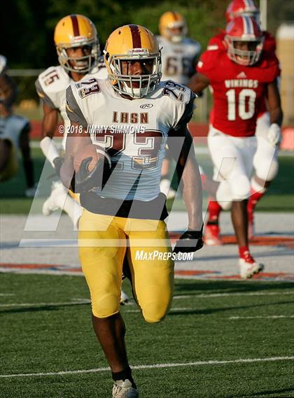 Thumbnail 2 in Lutheran North vs. Homewood-Flossmoor photogallery.