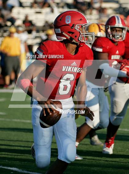 Thumbnail 3 in Lutheran North vs. Homewood-Flossmoor photogallery.