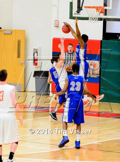 Thumbnail 2 in Lakewood vs. Hinkley photogallery.