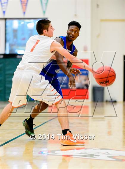 Thumbnail 2 in Lakewood vs. Hinkley photogallery.