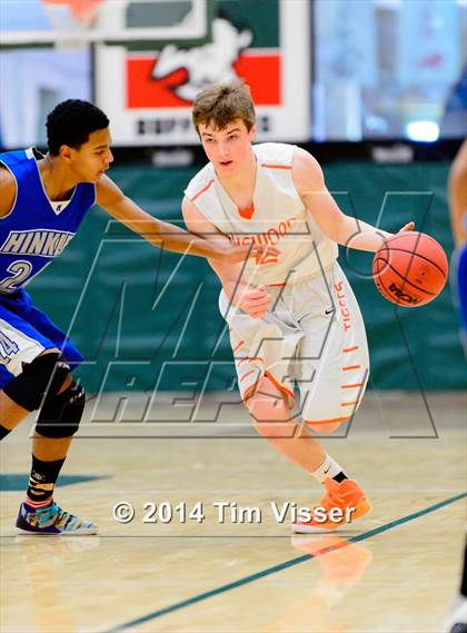 Thumbnail 2 in Lakewood vs. Hinkley photogallery.