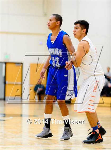 Thumbnail 2 in Lakewood vs. Hinkley photogallery.