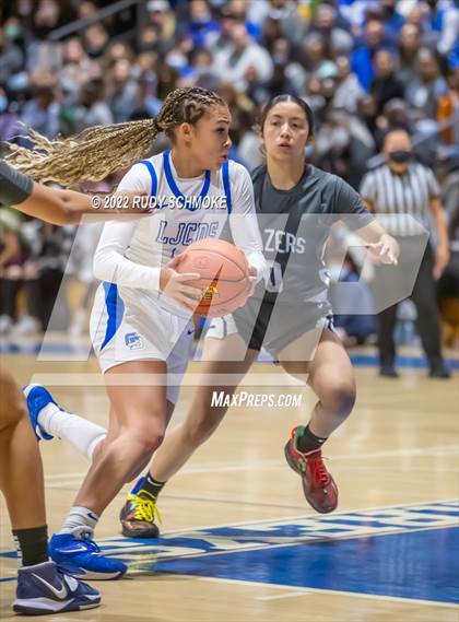 Thumbnail 2 in Sierra Canyon @ La Jolla Country Day CIF SDS Girls' Basketball Championships (California) photogallery.