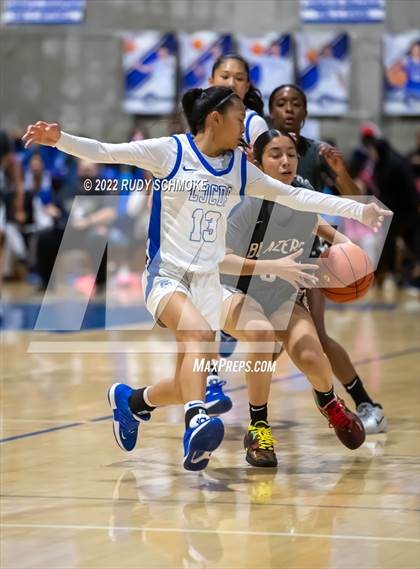 Thumbnail 2 in Sierra Canyon @ La Jolla Country Day CIF SDS Girls' Basketball Championships (California) photogallery.