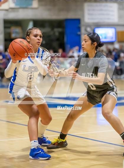 Thumbnail 1 in Sierra Canyon @ La Jolla Country Day CIF SDS Girls' Basketball Championships (California) photogallery.