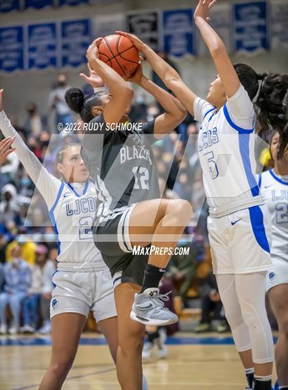Thumbnail 1 in Sierra Canyon @ La Jolla Country Day CIF SDS Girls' Basketball Championships (California) photogallery.
