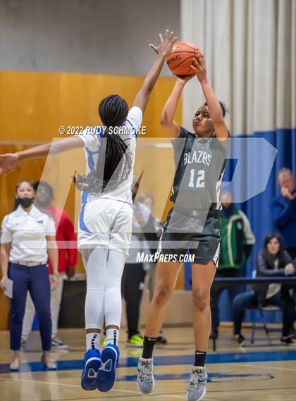 Thumbnail 3 in Sierra Canyon @ La Jolla Country Day CIF SDS Girls' Basketball Championships (California) photogallery.