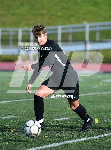 Thumbnail 2 in Darien @ Xavier (CIAC Class LL Quarterfinal) photogallery.