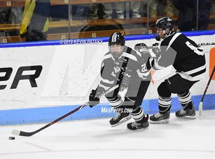 Thumbnail 2 in Xavier vs. Fairfield Prep (CIAC D1 Semifinal) photogallery.