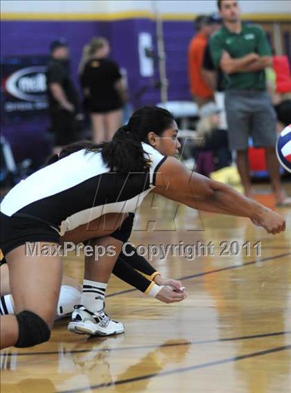 Thumbnail 3 in Central Catholic vs. Gilbert (2010 Durango Fall Classic) photogallery.