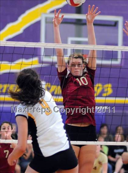 Thumbnail 3 in Central Catholic vs. Gilbert (2010 Durango Fall Classic) photogallery.
