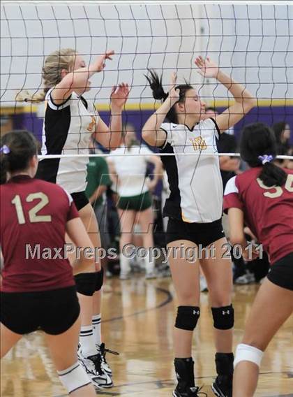 Thumbnail 3 in Central Catholic vs. Gilbert (2010 Durango Fall Classic) photogallery.