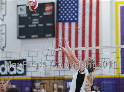 Thumbnail 3 in Central Catholic vs. Gilbert (2010 Durango Fall Classic) photogallery.