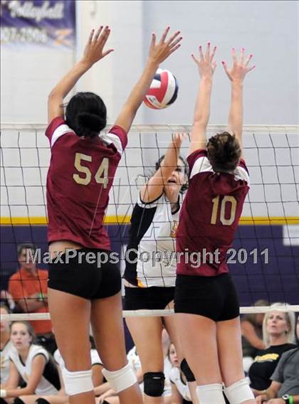Thumbnail 1 in Central Catholic vs. Gilbert (2010 Durango Fall Classic) photogallery.