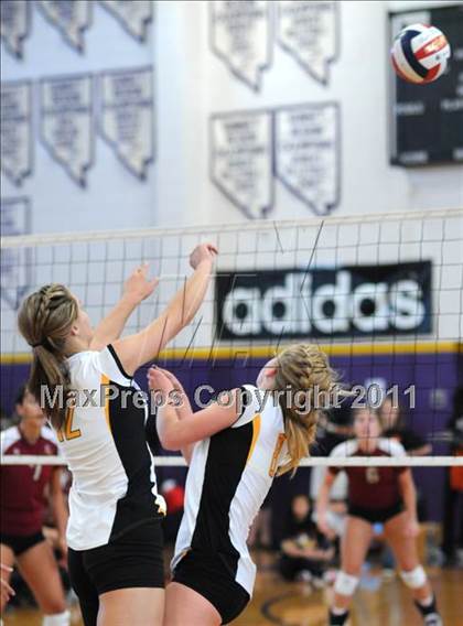 Thumbnail 2 in Central Catholic vs. Gilbert (2010 Durango Fall Classic) photogallery.