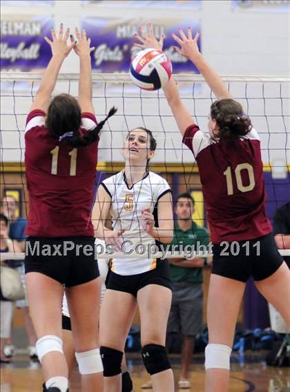 Thumbnail 1 in Central Catholic vs. Gilbert (2010 Durango Fall Classic) photogallery.