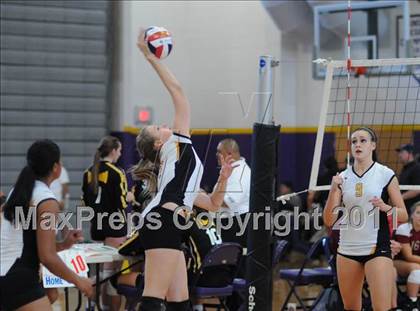 Thumbnail 2 in Central Catholic vs. Gilbert (2010 Durango Fall Classic) photogallery.