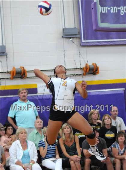 Thumbnail 2 in Central Catholic vs. Gilbert (2010 Durango Fall Classic) photogallery.