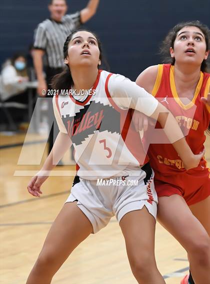 Thumbnail 2 in Mount Miguel vs. Seton Catholic (Nike Tournament of Champions) photogallery.