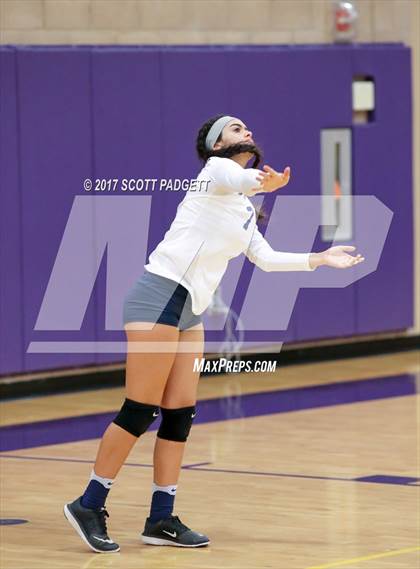 Thumbnail 2 in Aquinas @ Linfield Christian photogallery.