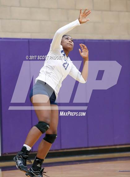 Thumbnail 2 in Aquinas @ Linfield Christian photogallery.