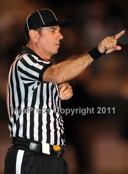 Thumbnail 3 in Orange Lutheran vs. Servite photogallery.
