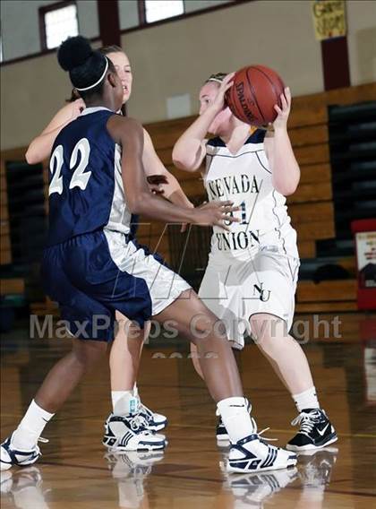 Thumbnail 3 in Nevada Union vs Clovis East (West Coast Jamboree) photogallery.