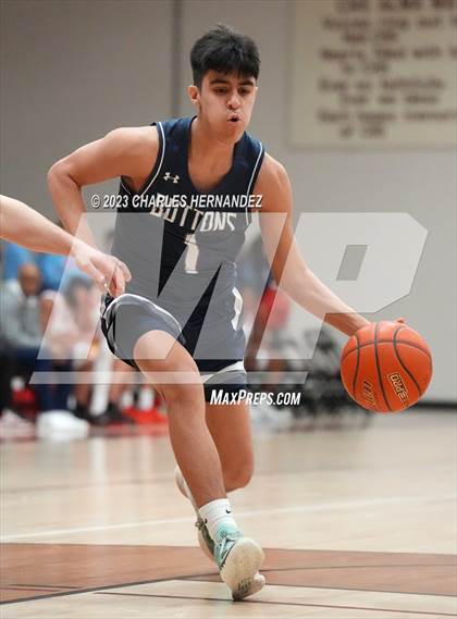 Thumbnail 3 in John Paul II vs. Central Catholic (TAPPS 6A Regional Final) photogallery.