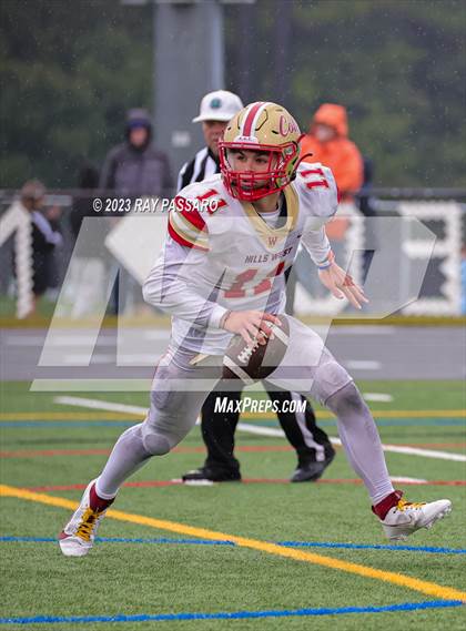 Thumbnail 3 in Half Hollow Hills West vs Eastport-South Manor photogallery.