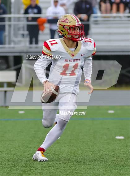 Thumbnail 3 in Half Hollow Hills West vs Eastport-South Manor photogallery.