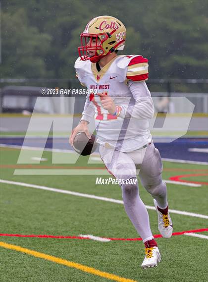 Thumbnail 1 in Half Hollow Hills West vs Eastport-South Manor photogallery.