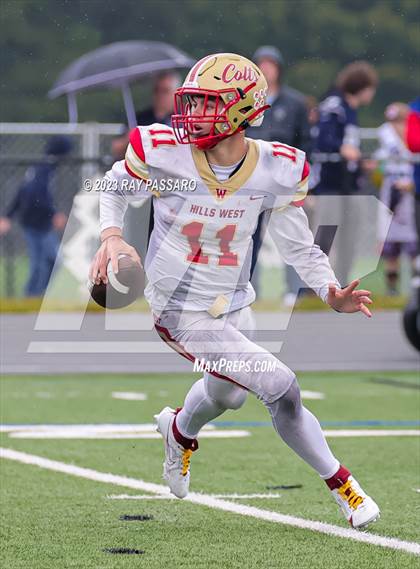 Thumbnail 2 in Half Hollow Hills West vs Eastport-South Manor photogallery.