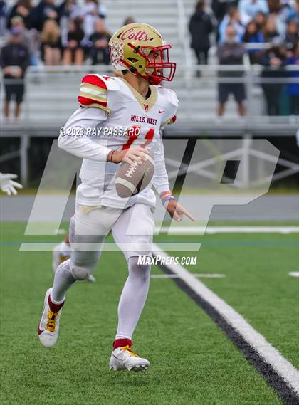 Thumbnail 2 in Half Hollow Hills West vs Eastport-South Manor photogallery.