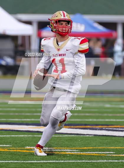Thumbnail 3 in Half Hollow Hills West vs Eastport-South Manor photogallery.