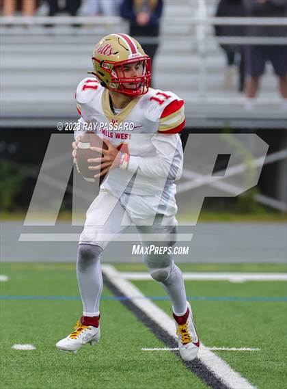 Thumbnail 2 in Half Hollow Hills West vs Eastport-South Manor photogallery.