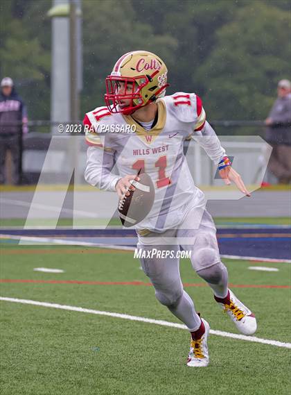 Thumbnail 1 in Half Hollow Hills West vs Eastport-South Manor photogallery.