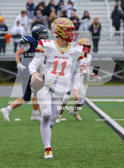 Thumbnail 1 in Half Hollow Hills West vs Eastport-South Manor photogallery.