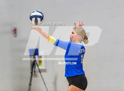 Thumbnail 3 in Vidor vs Hamshire-Fannett (Hardin-Jefferson Varsity Tournament) photogallery.
