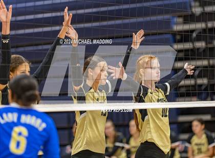 Thumbnail 3 in Vidor vs Hamshire-Fannett (Hardin-Jefferson Varsity Tournament) photogallery.