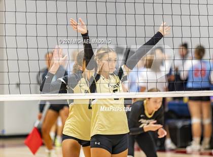 Thumbnail 1 in Vidor vs Hamshire-Fannett (Hardin-Jefferson Varsity Tournament) photogallery.