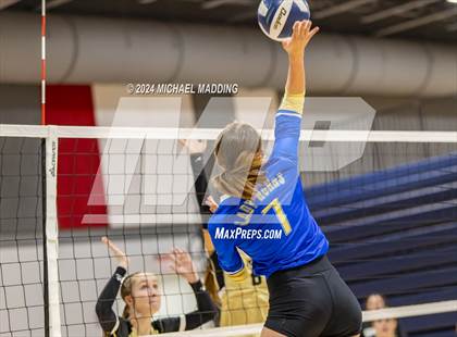 Thumbnail 2 in Vidor vs Hamshire-Fannett (Hardin-Jefferson Varsity Tournament) photogallery.