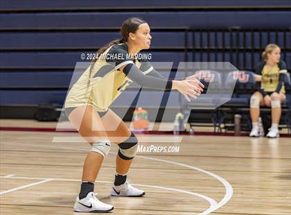 Thumbnail 1 in Vidor vs Hamshire-Fannett (Hardin-Jefferson Varsity Tournament) photogallery.
