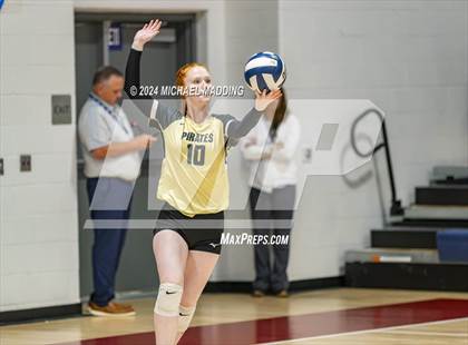 Thumbnail 2 in Vidor vs Hamshire-Fannett (Hardin-Jefferson Varsity Tournament) photogallery.