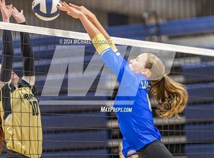 Thumbnail 2 in Vidor vs Hamshire-Fannett (Hardin-Jefferson Varsity Tournament) photogallery.