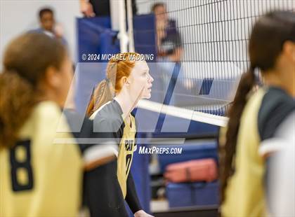 Thumbnail 1 in Vidor vs Hamshire-Fannett (Hardin-Jefferson Varsity Tournament) photogallery.