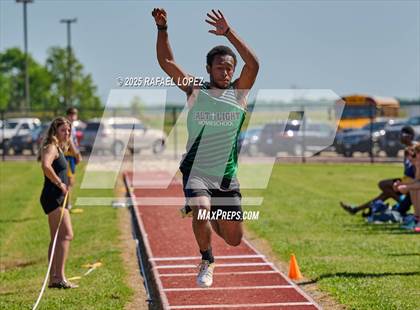 Thumbnail 3 in Lake Houston Conquerors Invitational (Triple Jump) photogallery.
