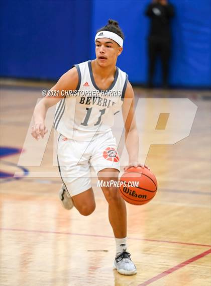 Thumbnail 1 in St. Pius X-St. Matthias Academy vs. Beverly Hills photogallery.