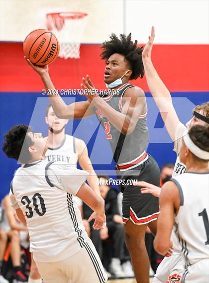 Thumbnail 3 in St. Pius X-St. Matthias Academy vs. Beverly Hills photogallery.