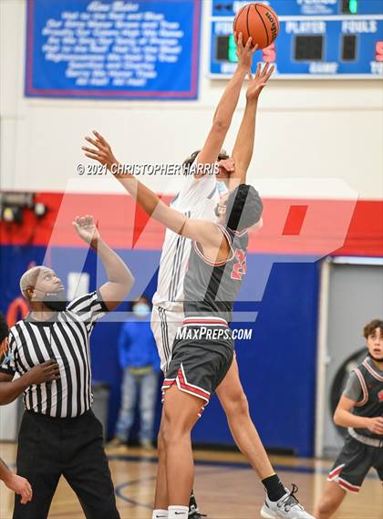 Thumbnail 1 in St. Pius X-St. Matthias Academy vs. Beverly Hills photogallery.