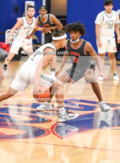 Thumbnail 3 in St. Pius X-St. Matthias Academy vs. Beverly Hills photogallery.